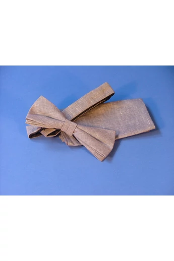 Csokornyakkendő díszzsebkendővel